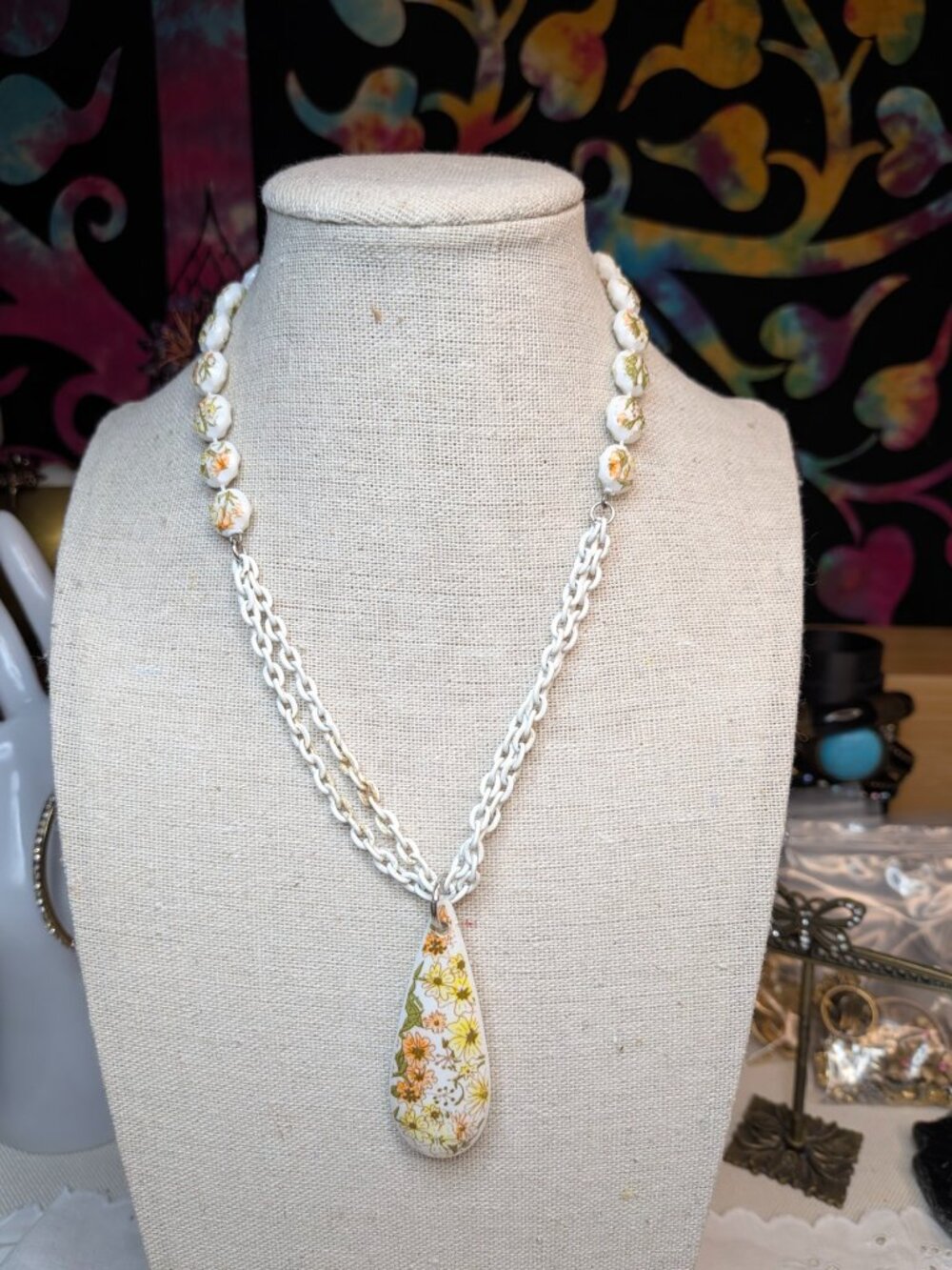 Vintage 1960s Shabby Chic Floral Pendant Necklace